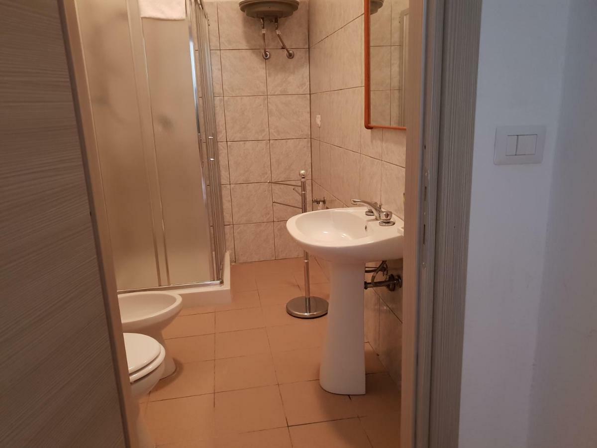 Red Ginger Apartman Oristano Kültér fotó